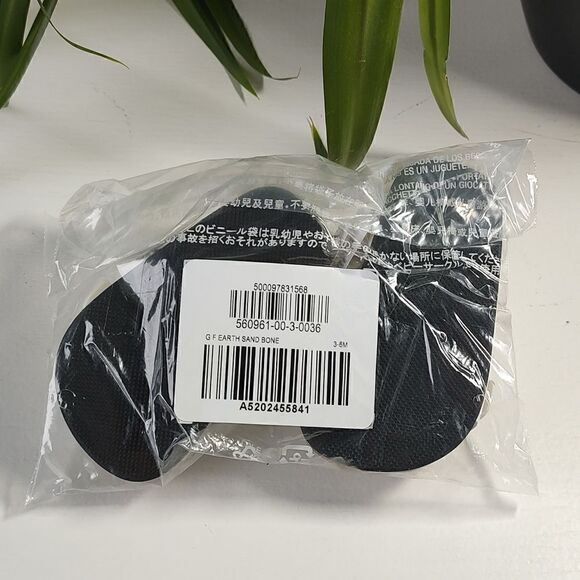 Old Navy New With Tag Size 3-6 Months Faux-Leather Double-Buckle Sandals - Picture 9 of 10